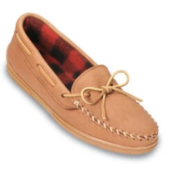 Minnetonka Men's Moose Hide Fleece-Lined Moccasin