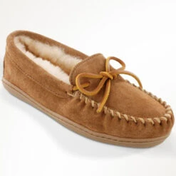 Minnetonka Women's Sheepskin Hardsole Moccasin Slipper
