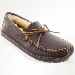 Minnetonka Men's Moosehide Sheepskin-Lined Moccasin