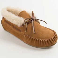 Minnetonka Women's Chrissy Bootie Slipper