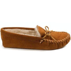 Minnetonka Men's Pile-Lined Soft Sole Moccasin