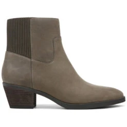 Vionic Women's Shantelle Waterproof Ankle Boot